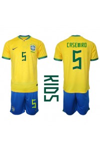 Fotbalové Dres Brazílie Casemiro #5 Dětské Domácí Oblečení MS 2022 Krátký Rukáv (+ trenýrky)